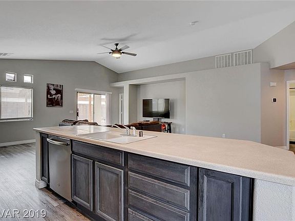 5th image of 401 Cactus Sands Ave