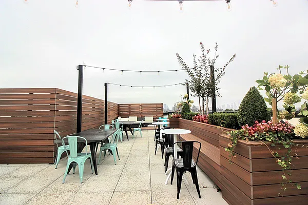 Rented by EXR | media 9