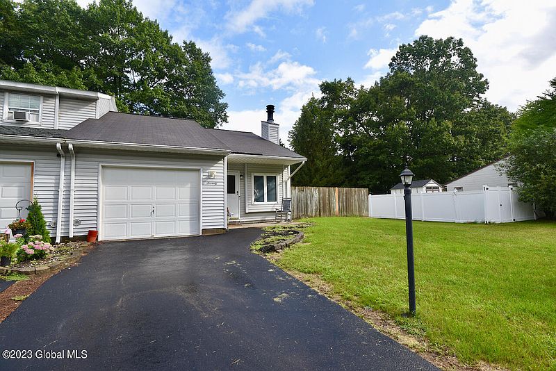 2nd image of 70 Tallow Wood Drive