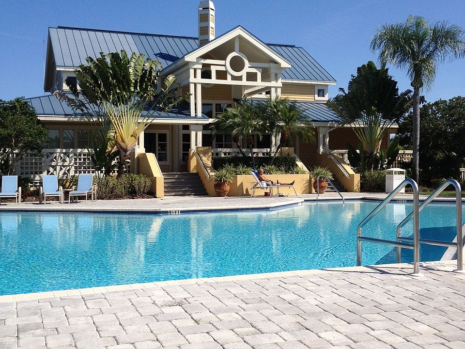 Relaxing pool 
