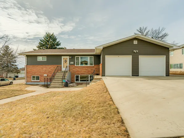 1602 N 17th St, Bismarck, ND 58501