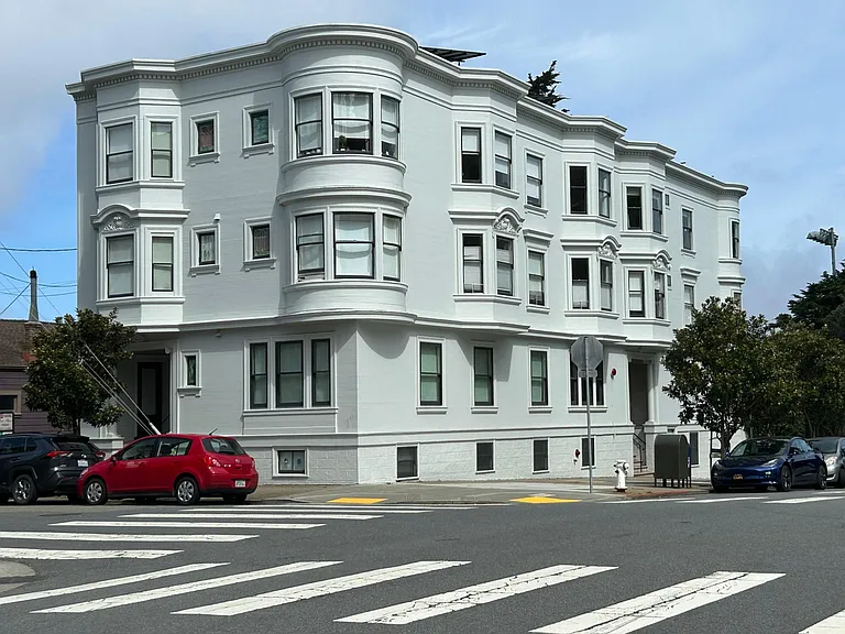 665 Parker Ave — Photo 1