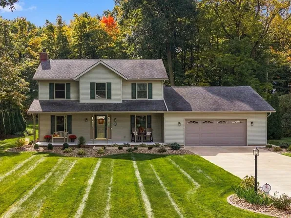 1127 Fox Run Dr, Ashland, OH 44805