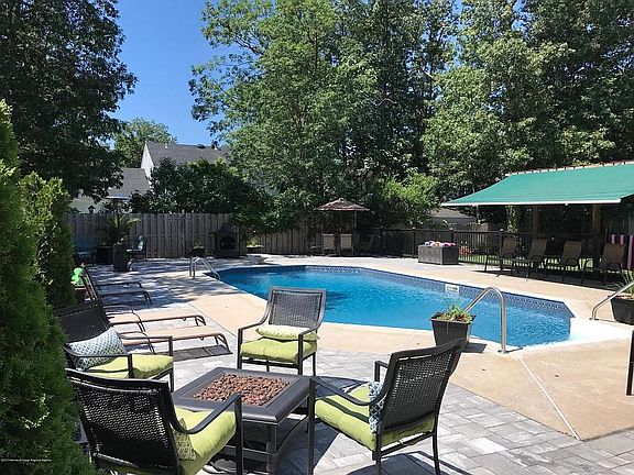 2nd image of 2020 Longewood Ln