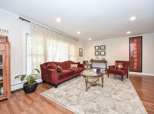 53 Devon Rd, Great Neck, NY 11023