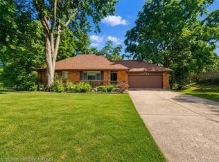 2766 W Huron St, Waterford, MI 48328