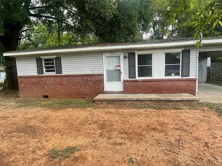 1406 Cedar St SW — Photo 1