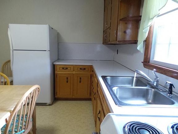 2nd image of 200 Katherine St