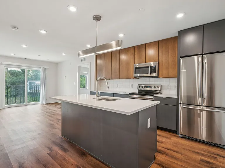 Graduate Pointe — Photo 227