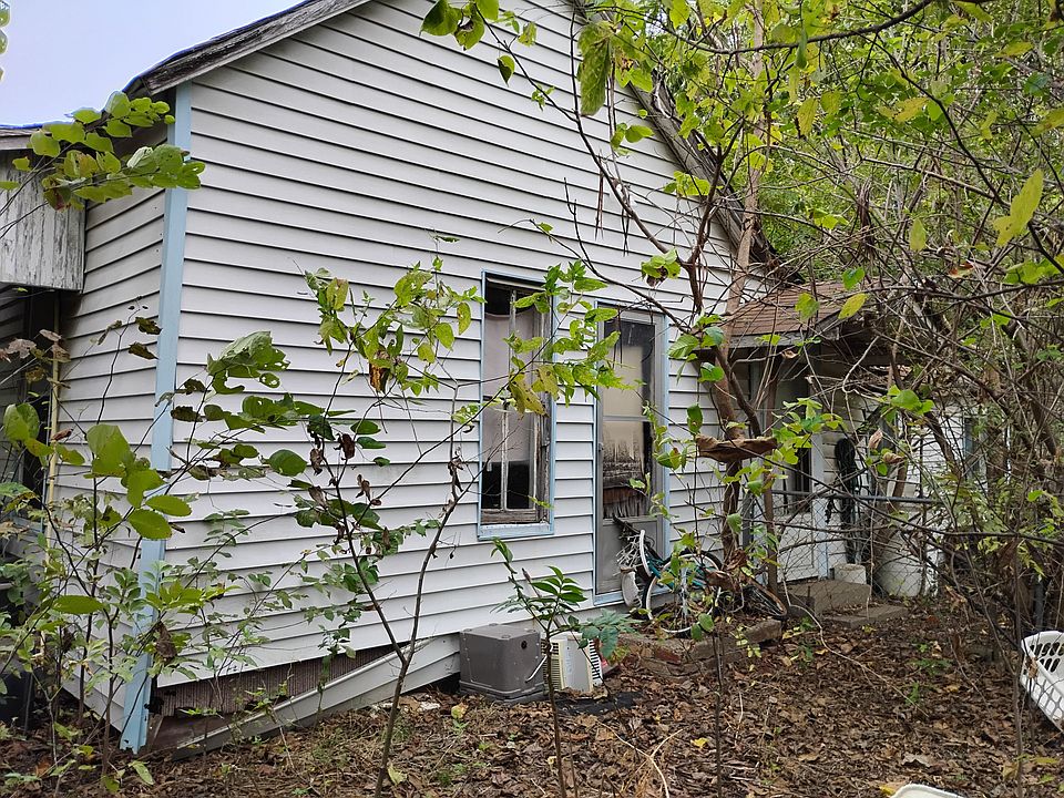 1st image of 807 NE 10th St