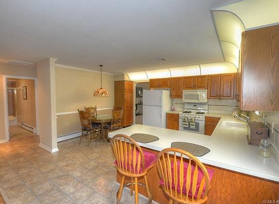 3rd image of 144 Chesterfield Ln