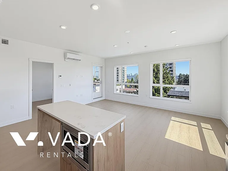 82 1st St #202 — Photo 3