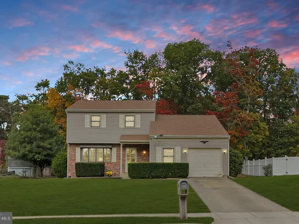 19 Fox Chase Dr, Blackwood, NJ 08012