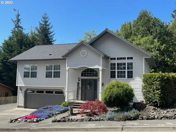 1451 W 14th Pl, Coquille, OR 97423