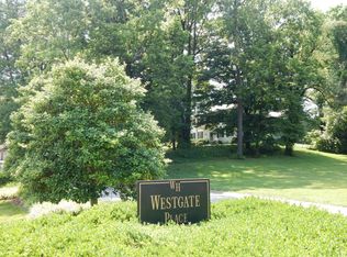 1016 Westgate Pl, Windy Hills, KY 40207