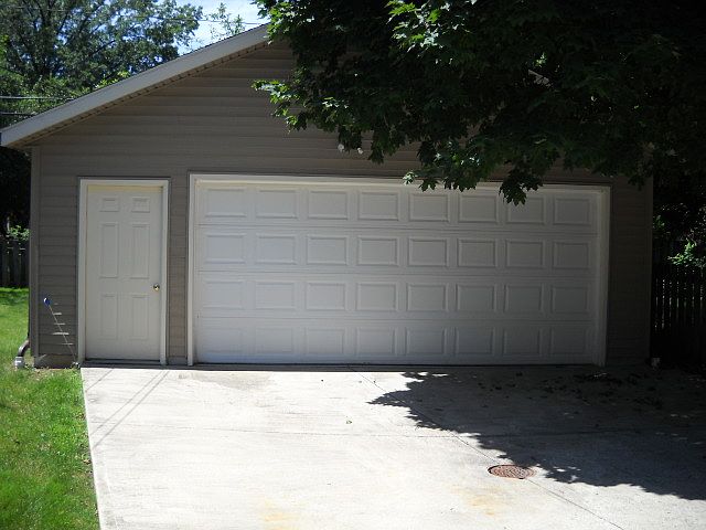 2nd image of 2600 Eaton Rd