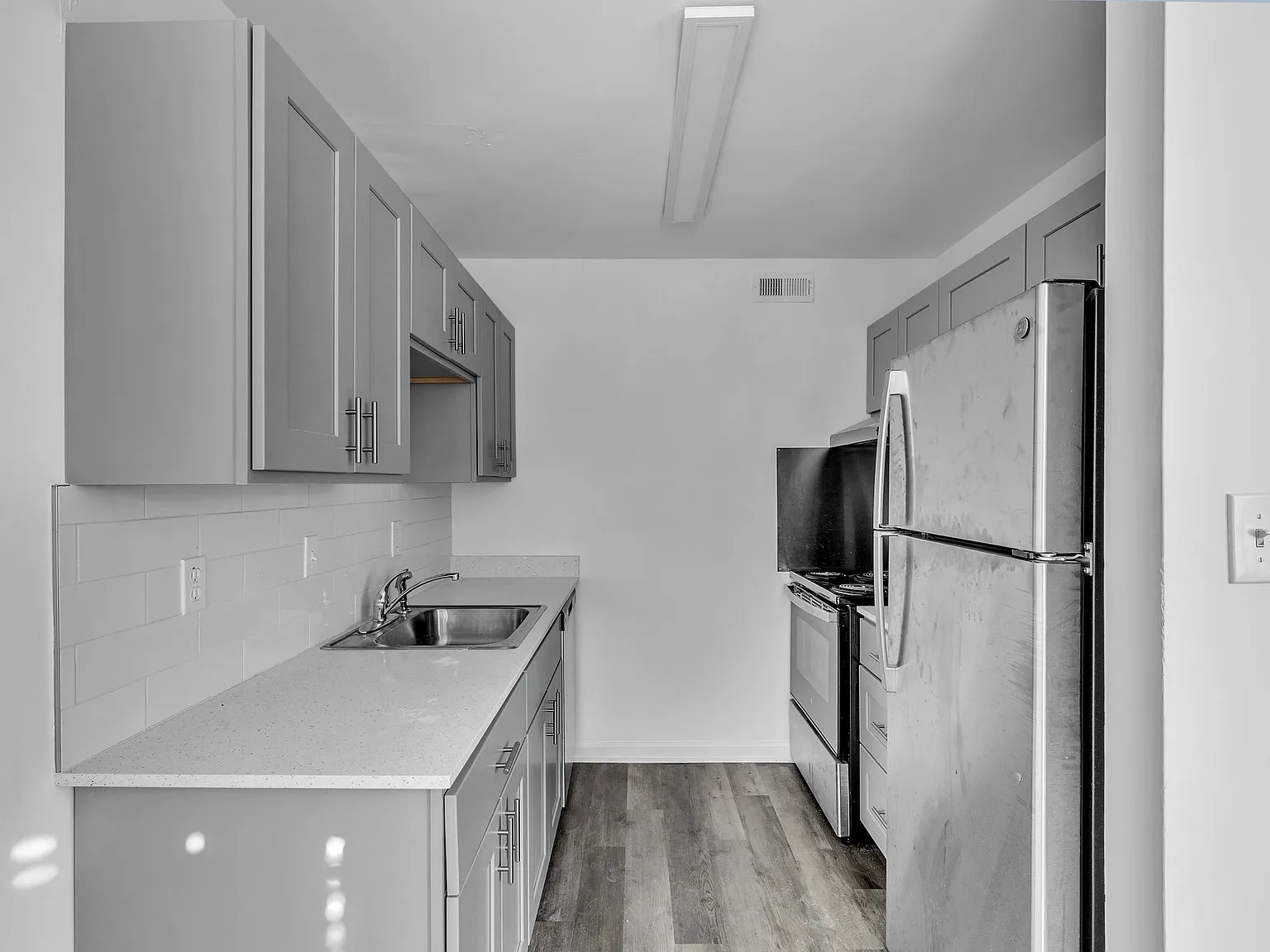 Waverly at Oyster Point Apartments — Photo 2