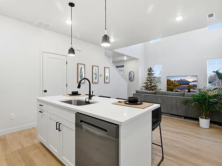 1125 N Clifton Dr — Photo 10