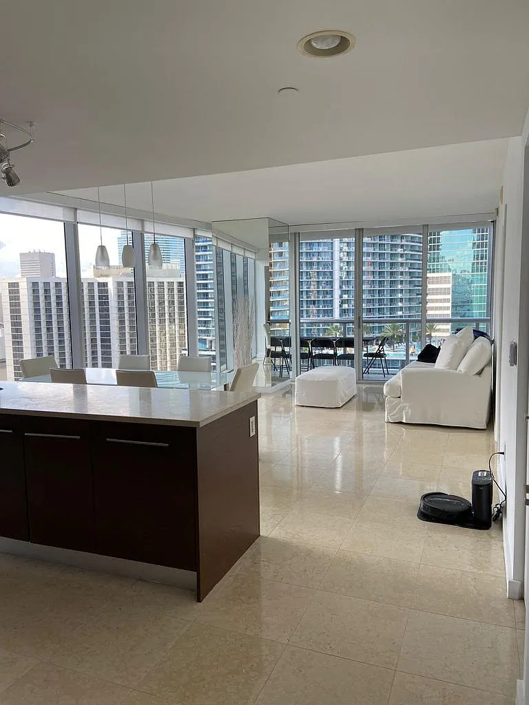 3 bed, 1977 sqft, $7,900 — Photo 1