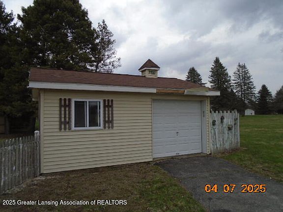 2nd image of 5910 W Saginaw Hwy