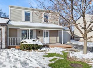 3S184 Birchwood Dr, Warrenville, IL 60555