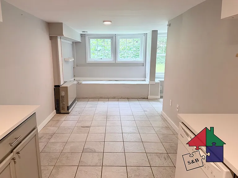 110 Northfield St — Photo 9