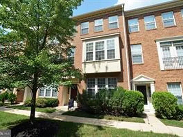 2303 Huntington Station Ct, Alexandria, VA 22303