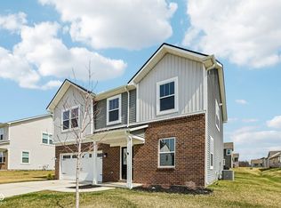 2221 Boxwood Dr, Greenfield, IN 46140