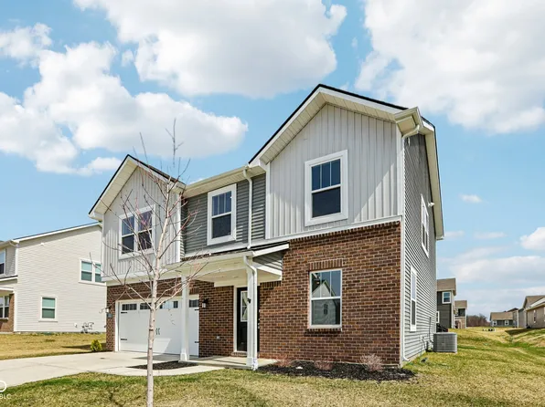 2221 Boxwood Dr, Greenfield, IN 46140