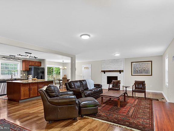 4th image of 1116 Riden Ct