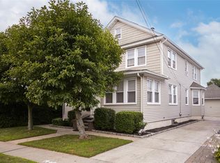 520 Lakeville Rd, New Hyde Park, NY 11040