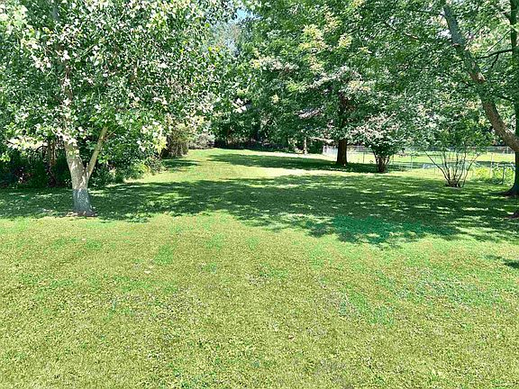 2nd image of 113 Pleasant Knoll Dr