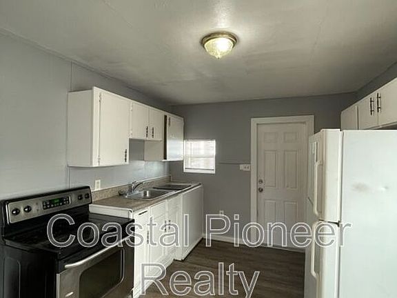 3rd image of 1227 Fargo St S APT 1