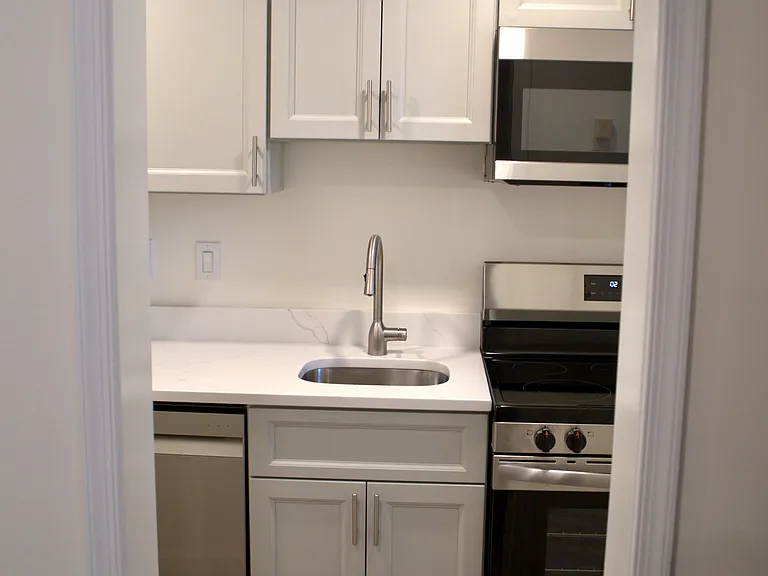 1728 N Rhodes St #281 — Photo 9
