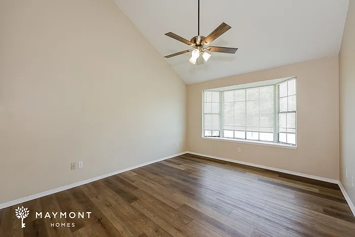 3 bed, 1.5 bath, 1362 sqft, $1,645 — Photo 4