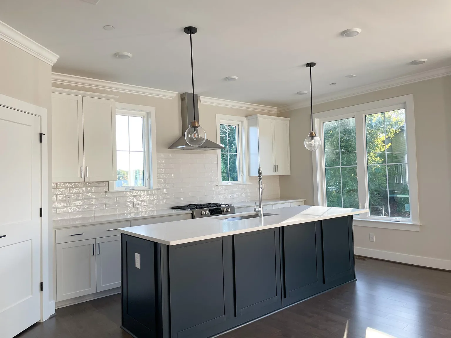 3 bed, 3.5 bath, 1872 sqft, $3,995 — Photo 4