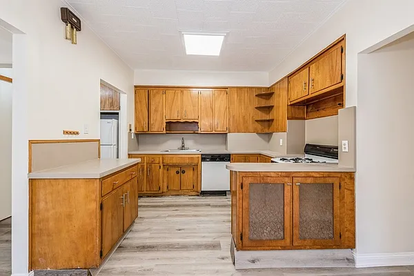 Rented by Remax Real Estate Professionals | media 3