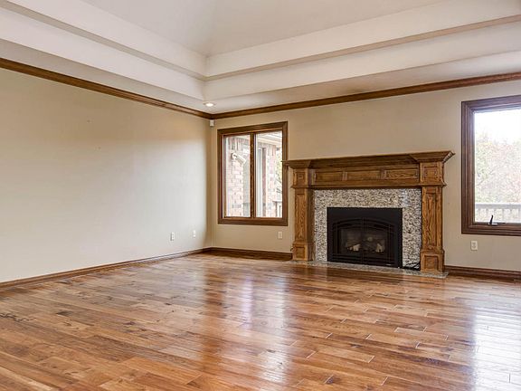 4th image of 4906 S Bellhurst Ave