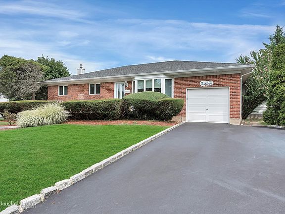 2nd image of 42 Birchwood Park Cres
