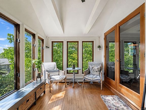 3rd image of 31 Forest Ave