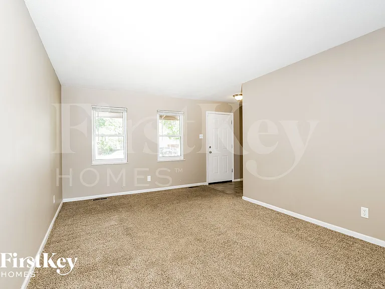 2240 Spoonwood Ln — Photo 4