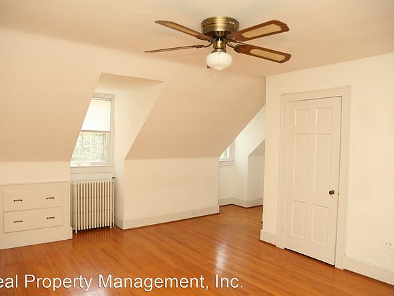 5th image of 109 Piedmont Ave N APT B