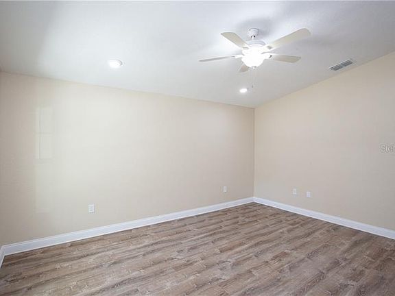3rd image of 216 Hillside Dr