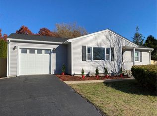 2 Larchmont Dr, Coventry, RI 02816