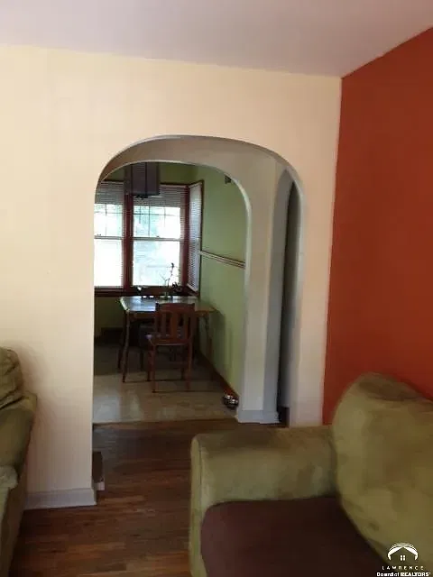 2 bed, 843 sqft, $1,350 — Photo 3