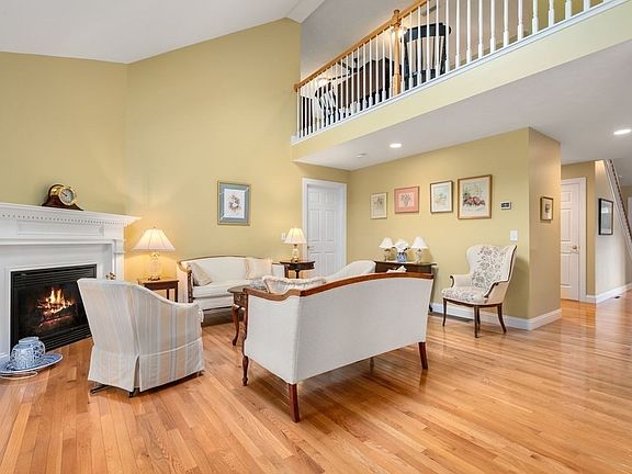 5th image of 20 Angell Brook Dr