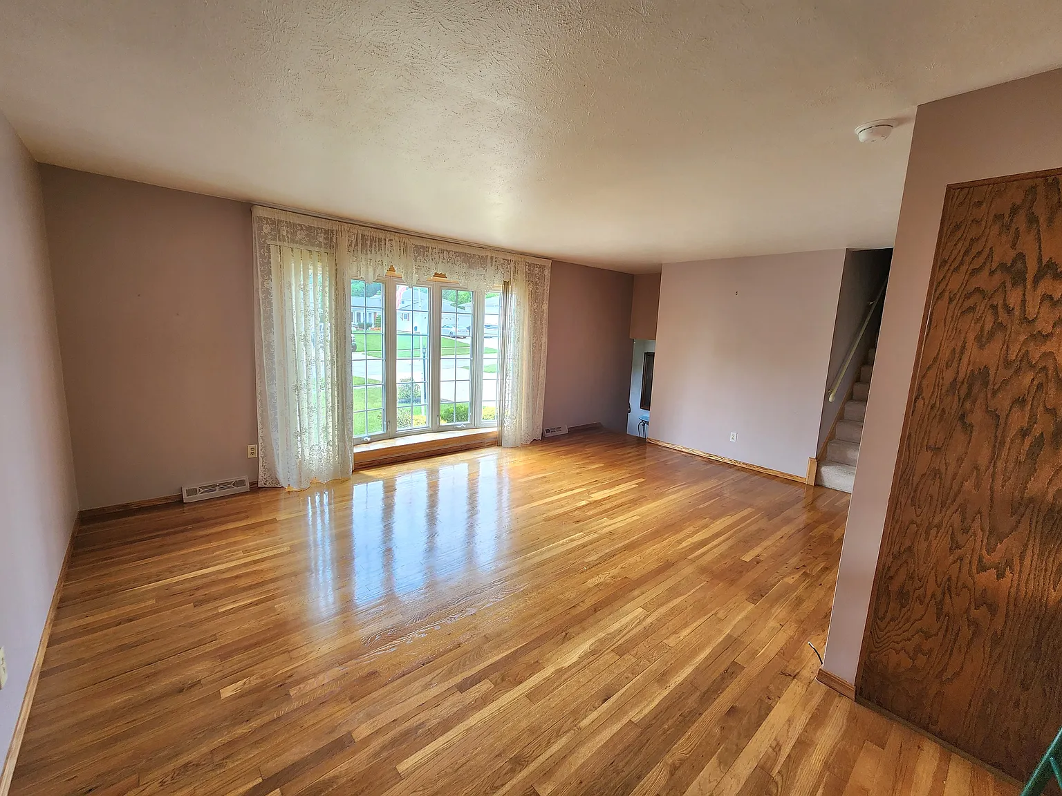 3 bed, 1764 sqft, $2,190 — Photo 3