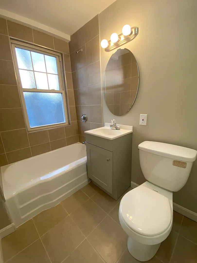 LYNN 1-bed 1-bath — Photo 2