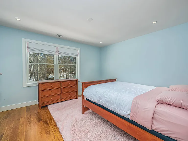 50 Squires Blvd — Photo 18
