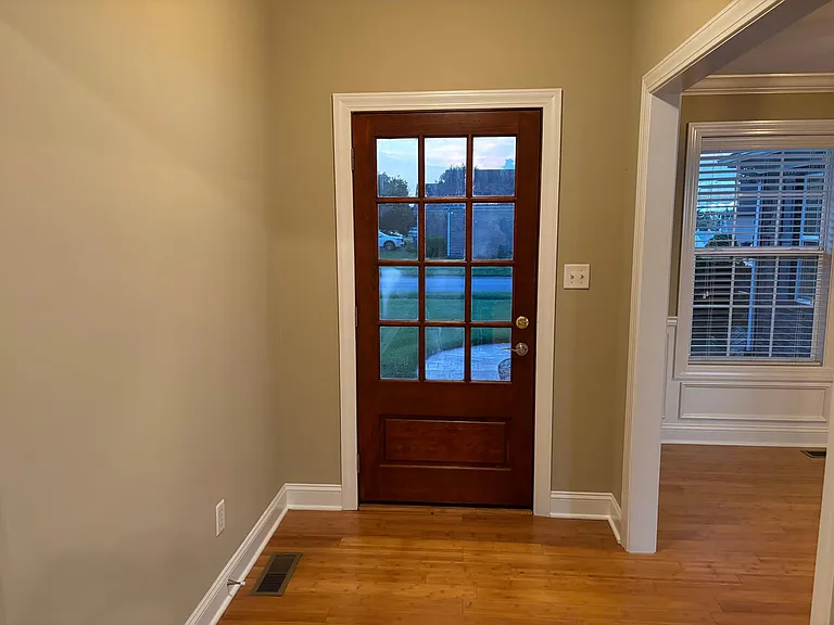 1576 Trillium Ln — Photo 8